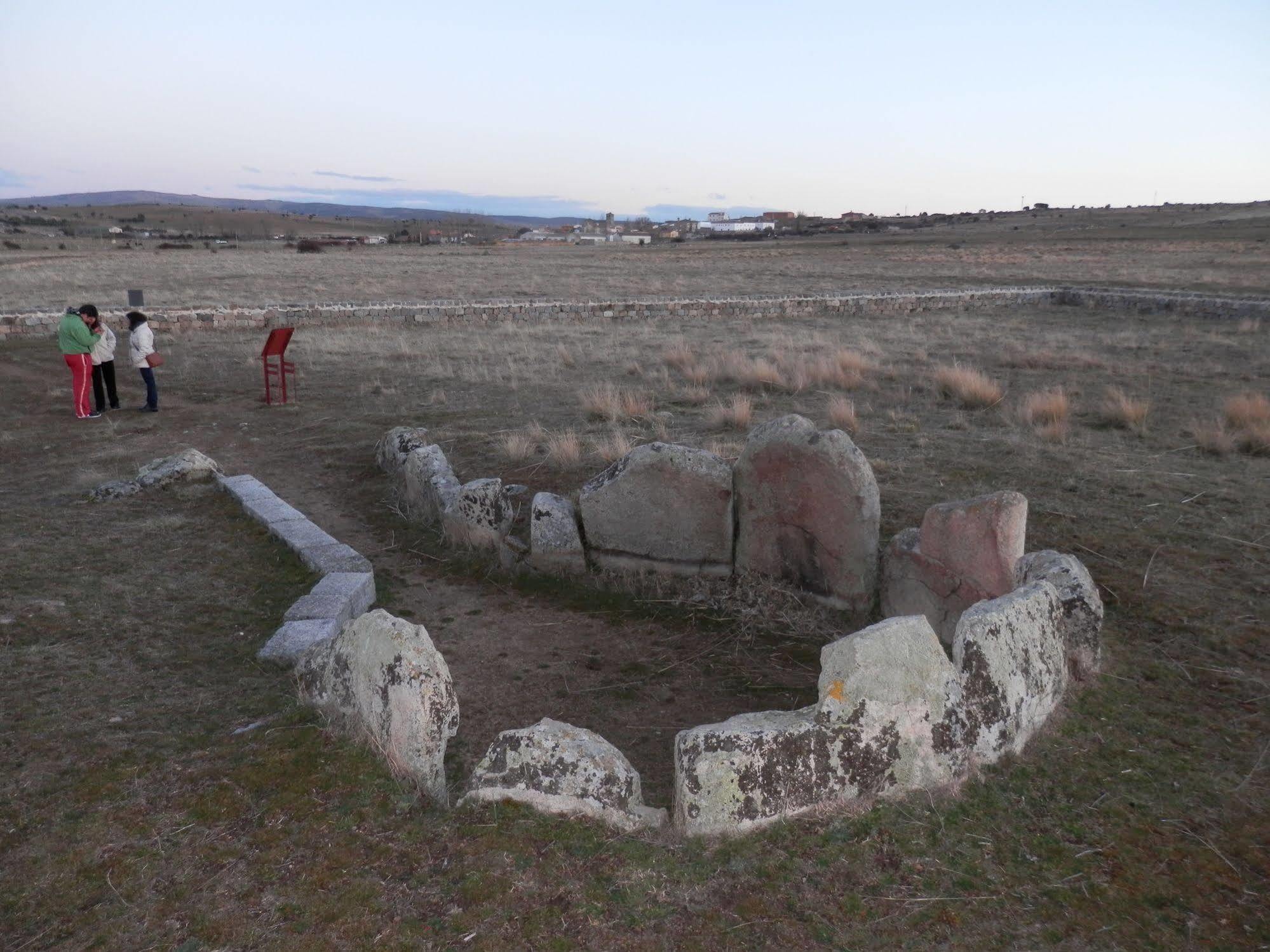 Casa Rural El Dolmen Guest House Bernuy-Salinero Exterior photo